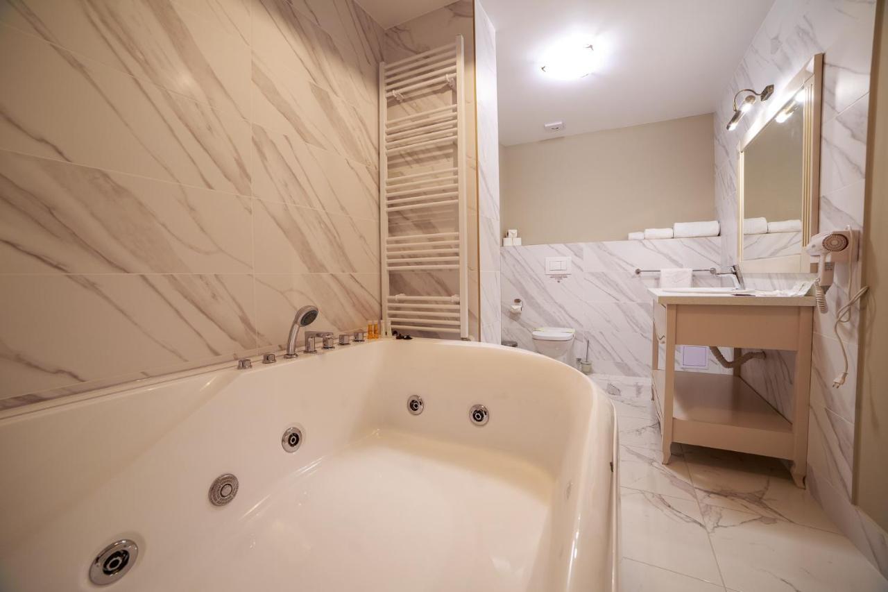 Gradina Mariajelor Hotel 坎普朗莫道尼斯 外观 照片